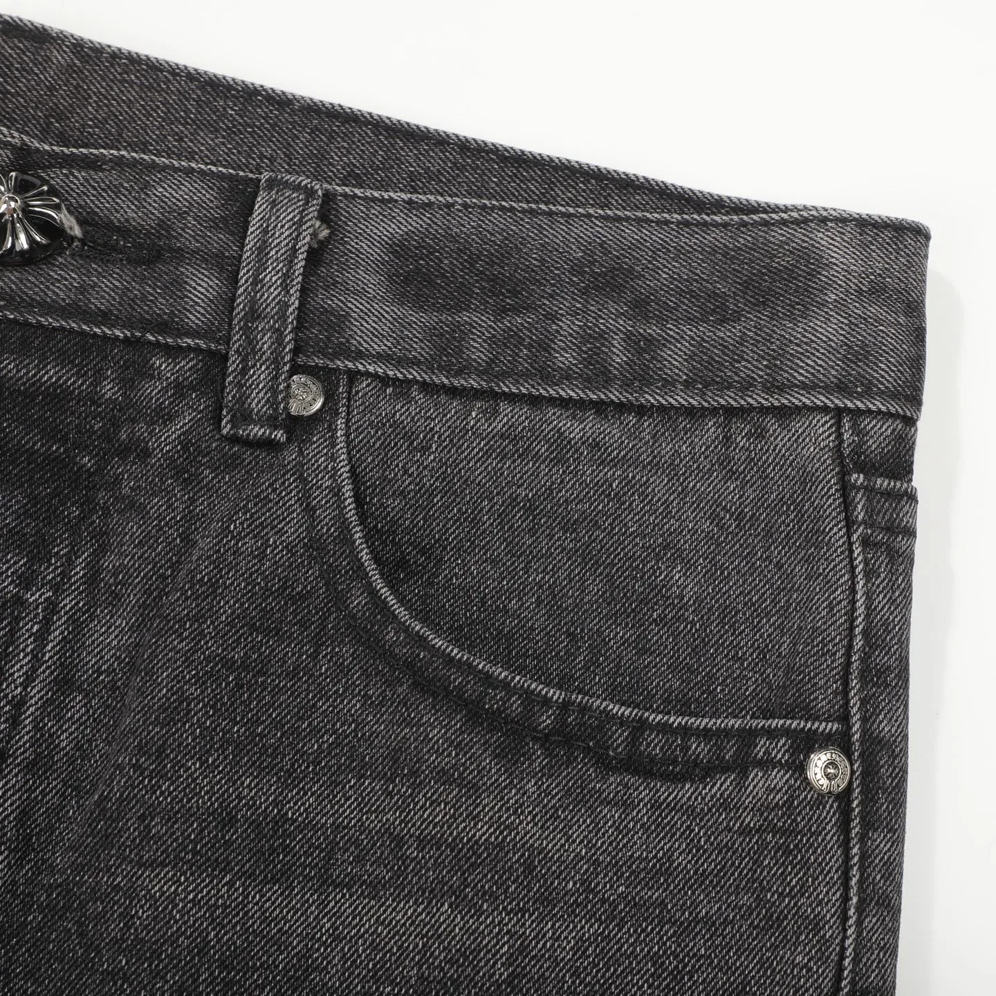 P300 Chrome Hearts CH Chrome Hearts three-color patchwork leather grimace element rapper Nomi's same style cross jeans, truly restores the ultimate vintage texture (no original standard flat version) Italian special cowhide print and then cut, custom-made sheepskin three-layer thick line leather, the whole body is spliced in heavy water washing process, craftsmen hand-splash ink, you can see the details, three-dimensional cutting version, loose and comfortable, not picky about the figure, tall and slim, factory Seiko, original factory quality control, same style for men and women Can be matched with couples. Versatile recommendation. Must-have jeans for all seasons. Color: black Size: S-XL (28-36)